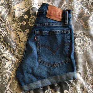 Levi highwaisted shorts